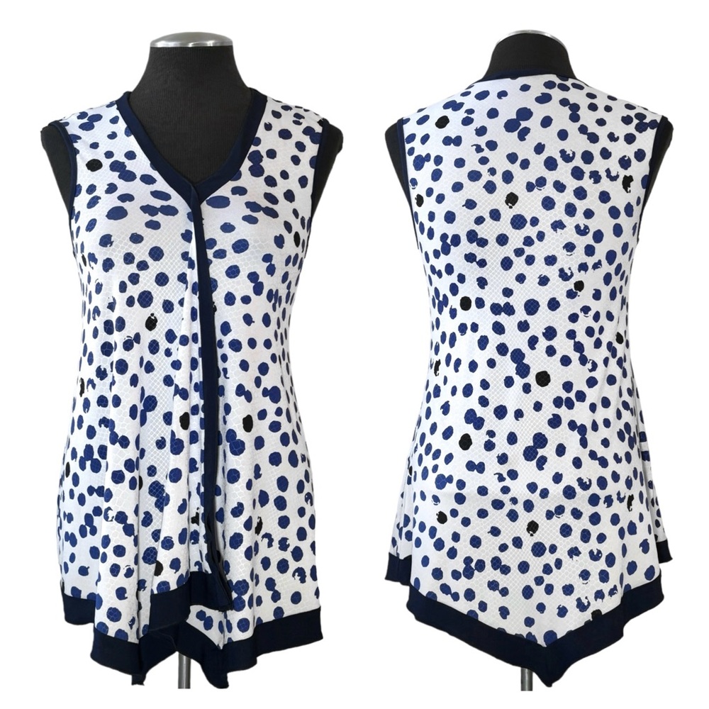 Mesmerize - Alana Sleeveless Spotted Stretch Sharkbite Hem Top - Small